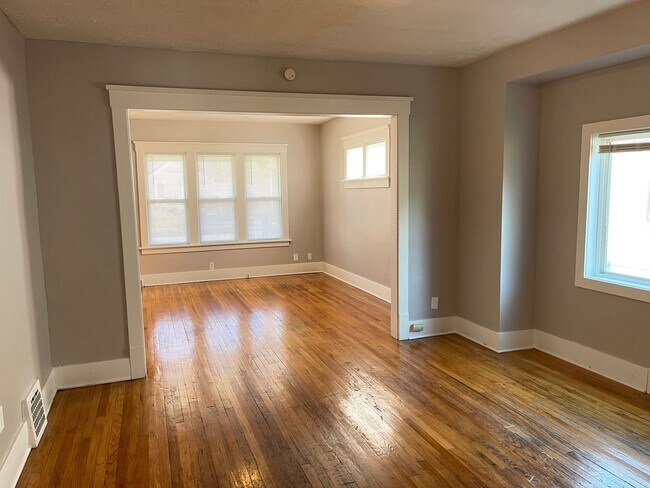 Building Photo - Florence/Minne Lusa 4 bed 2 bath house 160...