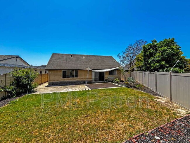 Building Photo - 8941 Mint Ave