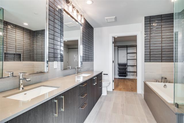 Building Photo - 8119 Douglas Ave