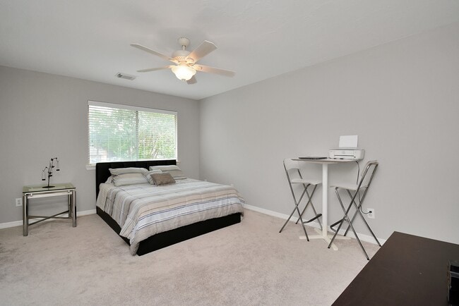 Building Photo - 2322 Lord Nelson Dr