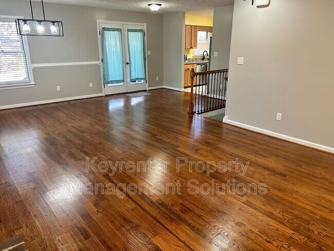 Building Photo - 33 Oak Ln