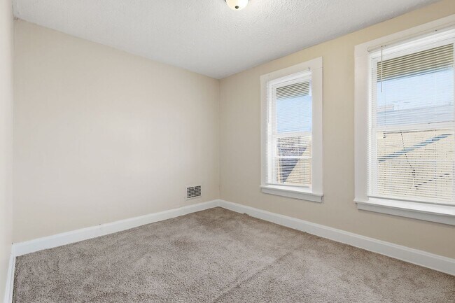 Building Photo - 498-500 N Champion Ave