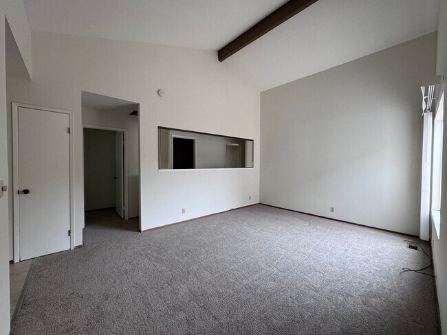 Building Photo - 39145 Cindy St