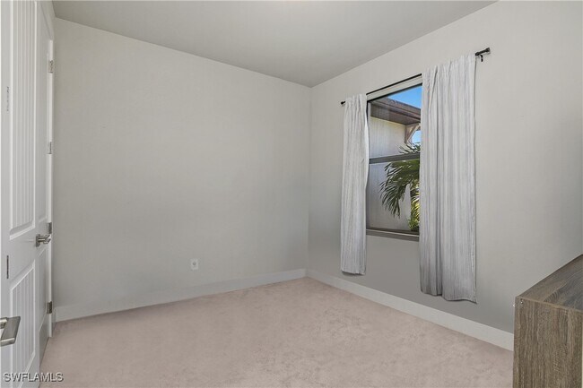 Building Photo - 1323 SW 36th St