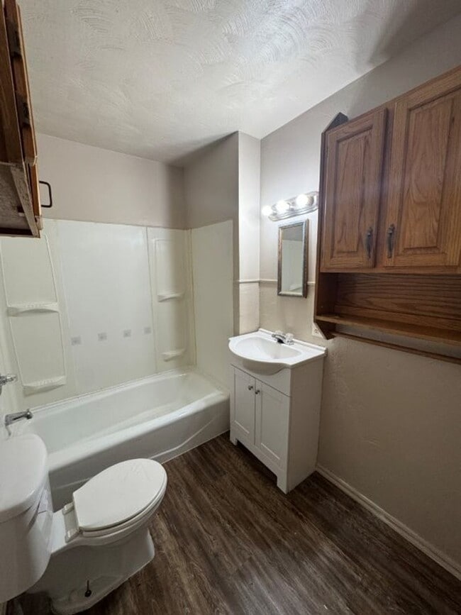 Building Photo - 2 bed 1 bath home for rent near 59th betwe...