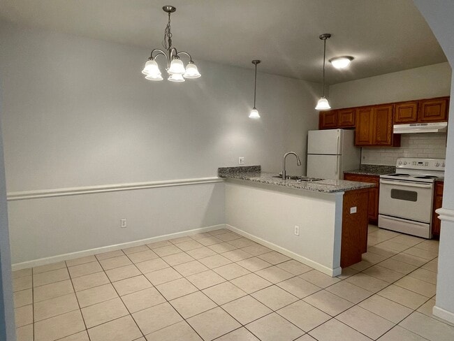 Building Photo - Shelby TWP 2-BR, 2-BA with Attached Garage, Lower Unit, Immediate Occupancy