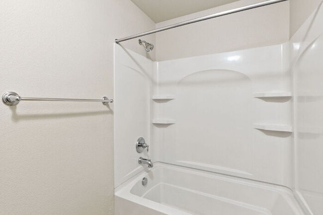 Building Photo - Granite Kitchen, Central AC, Oversized Gar...