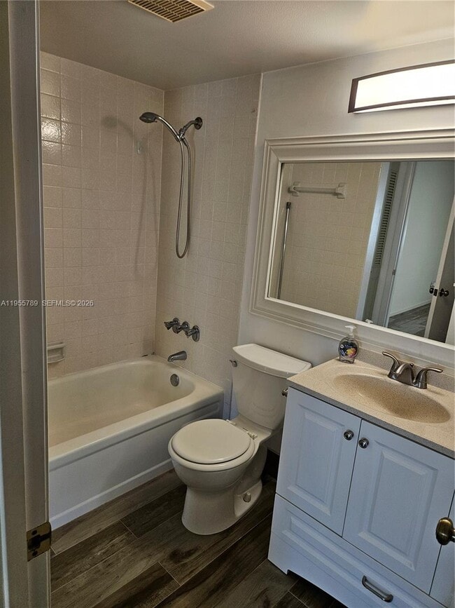 Building Photo - 441 Pine Glen Ln