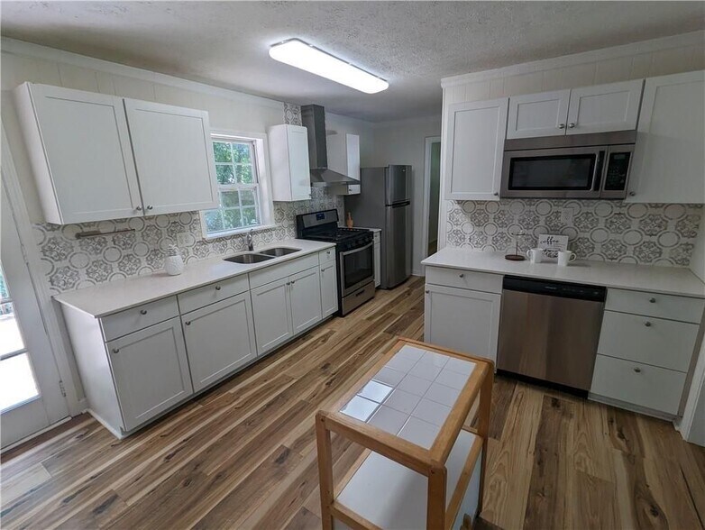 Building Photo - 1565 Whipporwill Dr SW