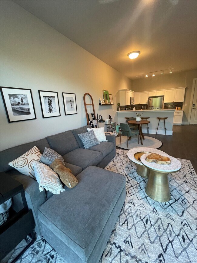 Building Photo - 2727 Houston Ave