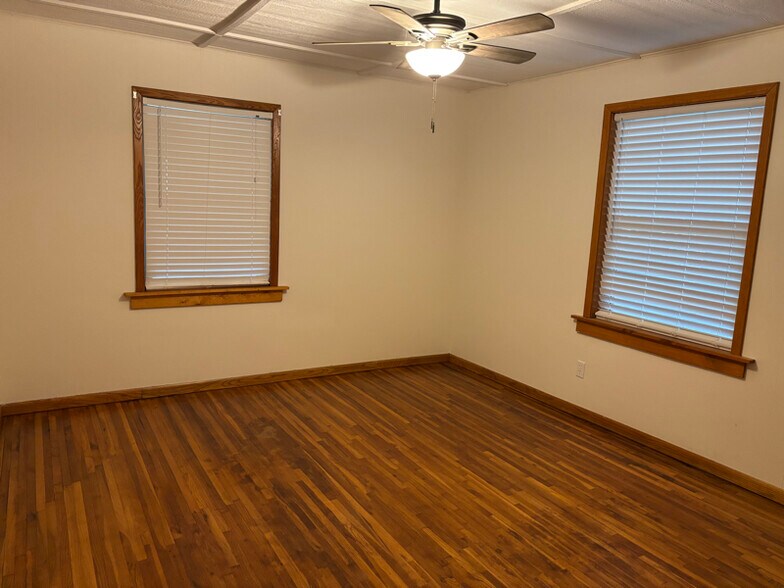 Building Photo - 9925 Muskrat Rd