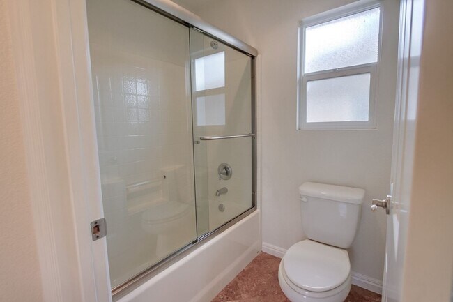 Building Photo - 4 Bedroom Cul-de-Sac home in San Elijo Hills!