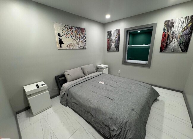 Building Photo - 824 S 20th Ave