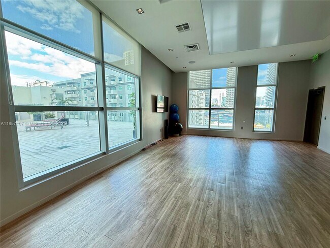 Building Photo - 1100S S Miami Ave