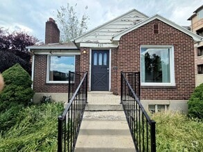Building Photo - 825-827 E 620 N