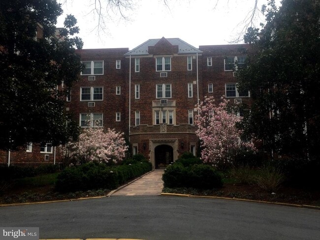 Building Photo - 3051 Idaho Ave NW