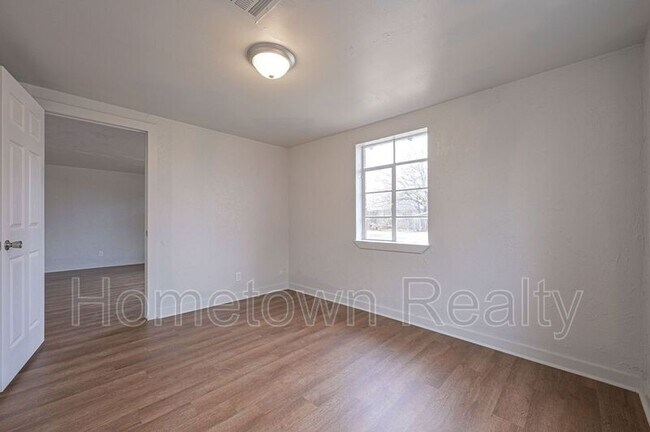 Building Photo - 3932 SE 22nd St