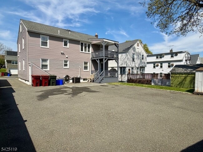 Building Photo - 58 Yale St