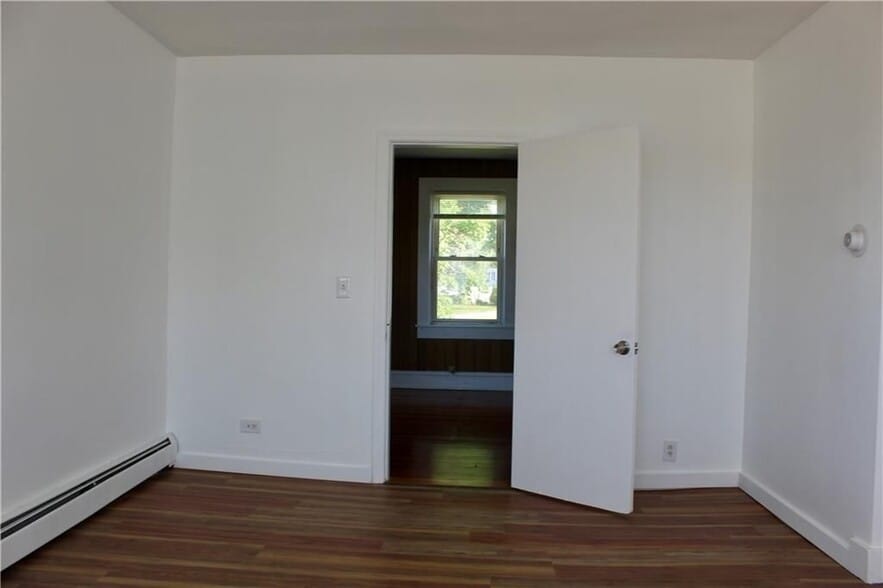 Building Photo - 204 Lewis St