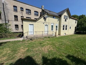 Building Photo - Spacious 3-Bedroom upper unit on Park Ave S – 1200 Sq Ft of Comfort in Minneapolis, Section 8 Wel...