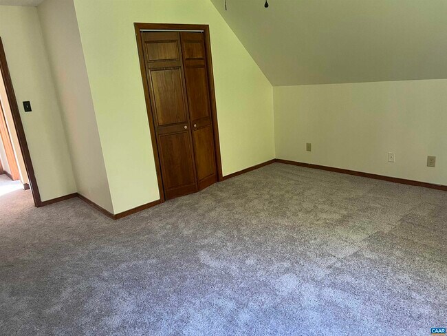 Building Photo - 14150 James River Rd