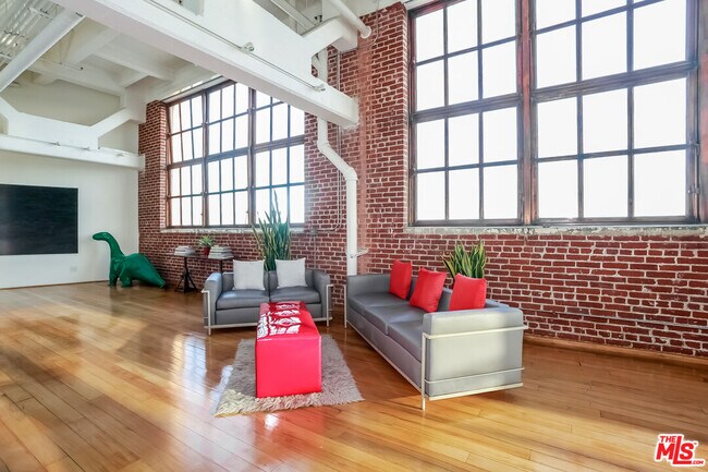 Building Photo - 1850 Industrial St
