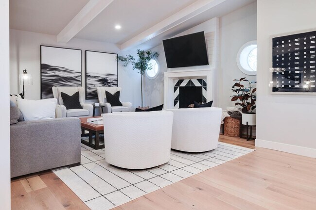 Building Photo - 243 W Harmont Dr