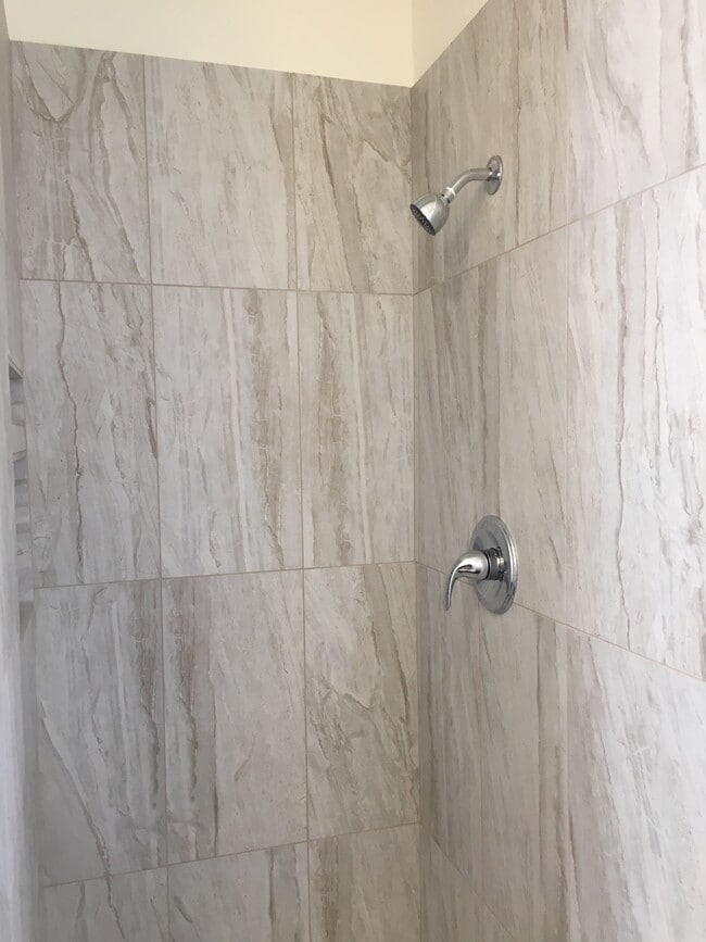 Building Photo - 1718 Huntington Dr