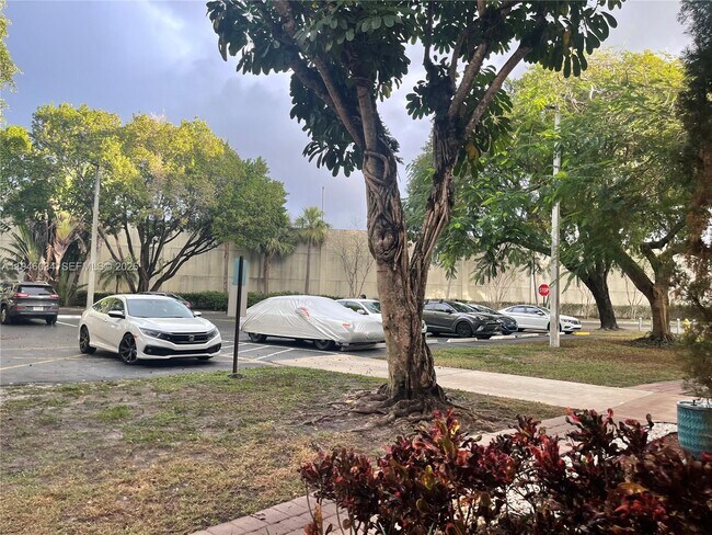 Building Photo - 9481 Evergreen Pl