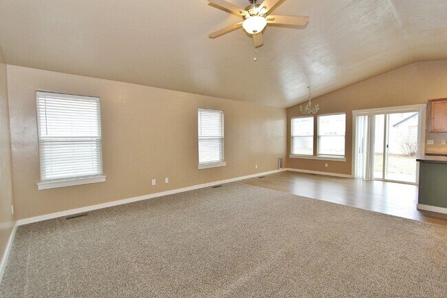 Building Photo - Spacious Single-Level Home on Cul-De-Sac