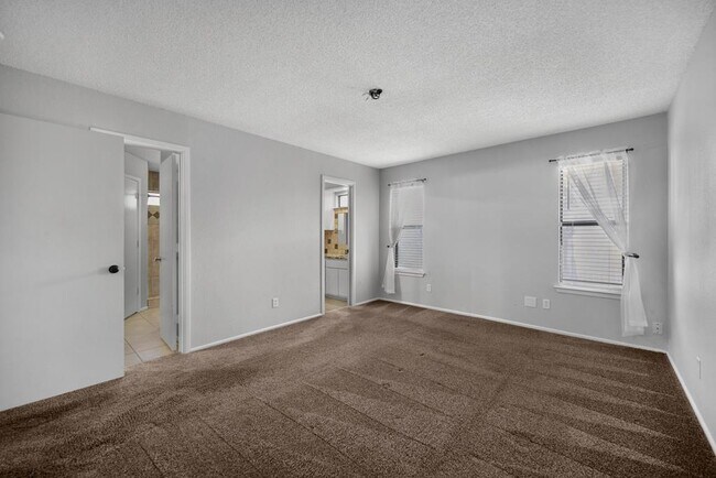 Building Photo - 105 Quail Run