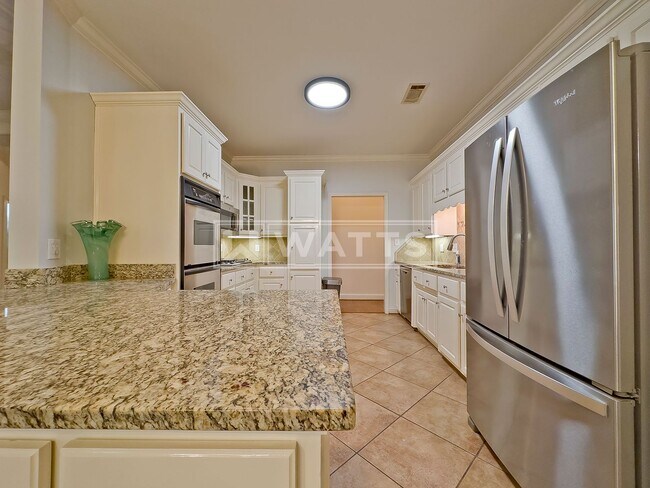 Building Photo - Spacious 3-Bed, 2-Bath Riverchase Garden Home