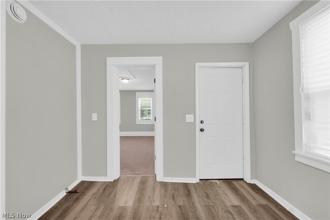 Building Photo - 3607 Sackett Ave