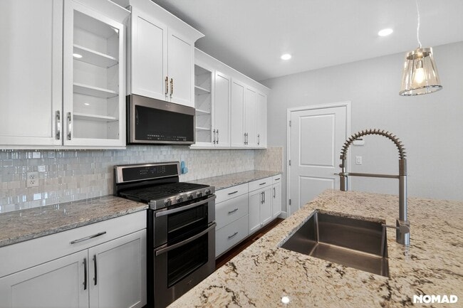 Building Photo - 9822 Rosalee Peak St