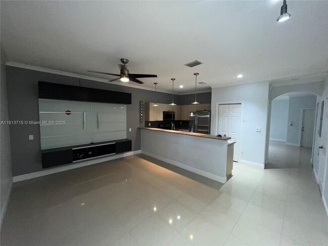 Building Photo - 4929 SW 140th Terrace