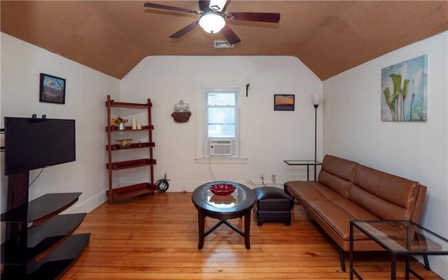 Building Photo - 3-14 Belair Ave