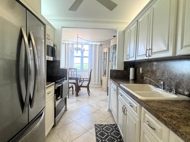 Building Photo - 2121 N Ocean Blvd