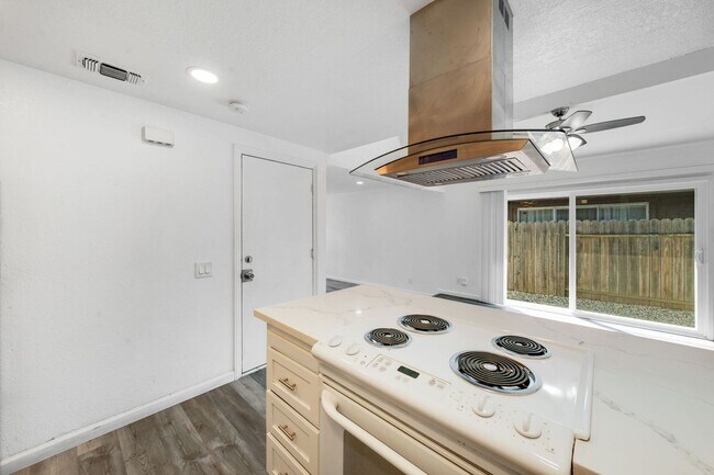 Building Photo - Updated Orangevale Duplex with Private Yard and Garage!