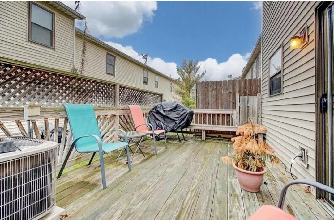 Building Photo - 8167 Newark Ave