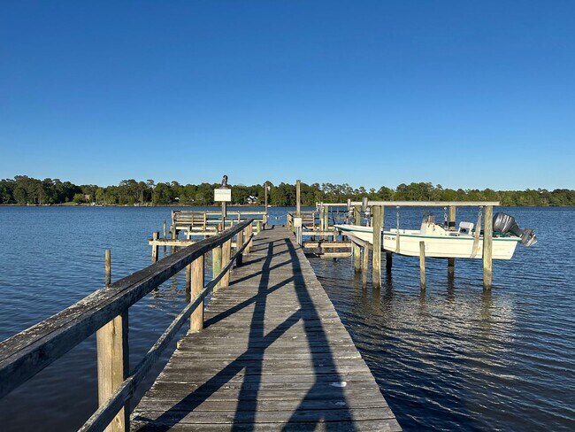 Building Photo - 225 Winding Creek Way