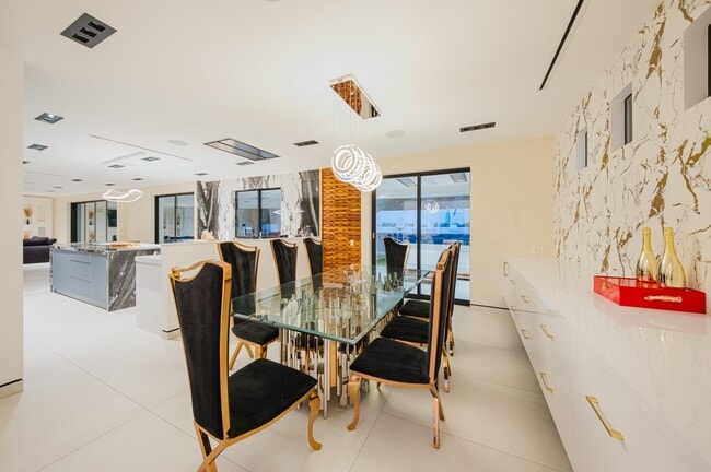 Building Photo - 25879 Chalmers Pl