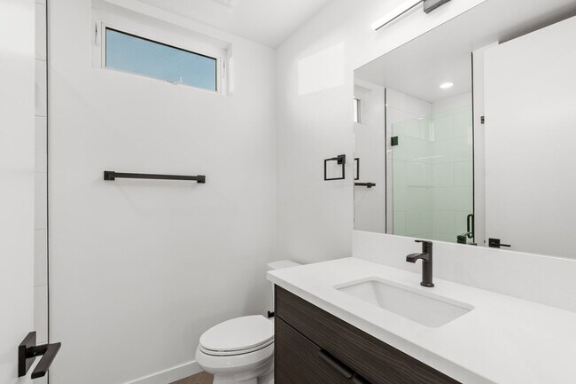 Building Photo - Coming Soon!! Beautiful 1 bed 1 bath apart...