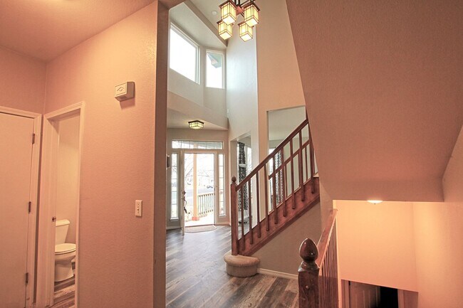 Building Photo - 1319 Iris Cir