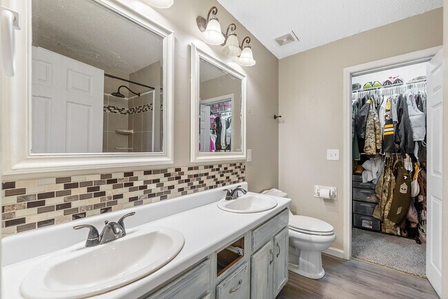 Building Photo - 1700 Cedar Springs Cir