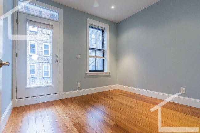 Building Photo - Convenient South End Location, Central Heat/AC, In-Unit Washer and Dryer, Private Deck.