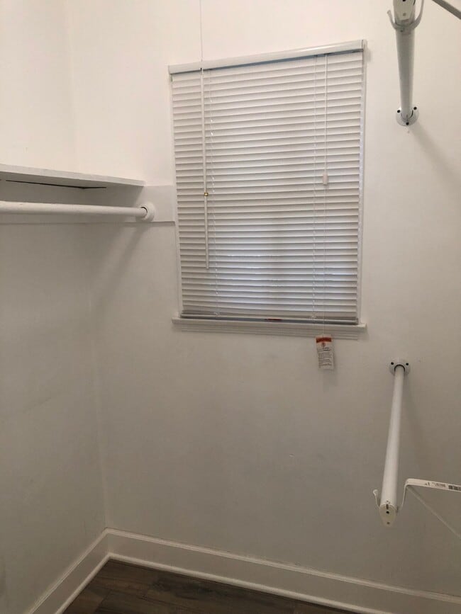 Building Photo - 5707 San Vicente Blvd