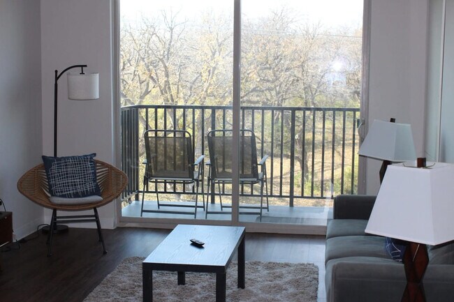 Building Photo - 4415 Lincoln Way