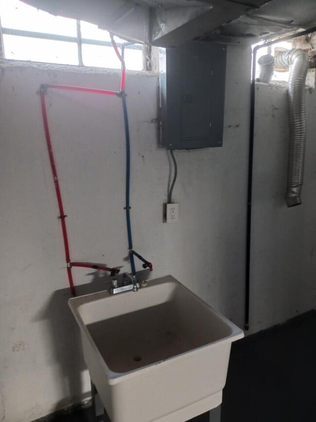 Building Photo - 3463 Ewald Cir