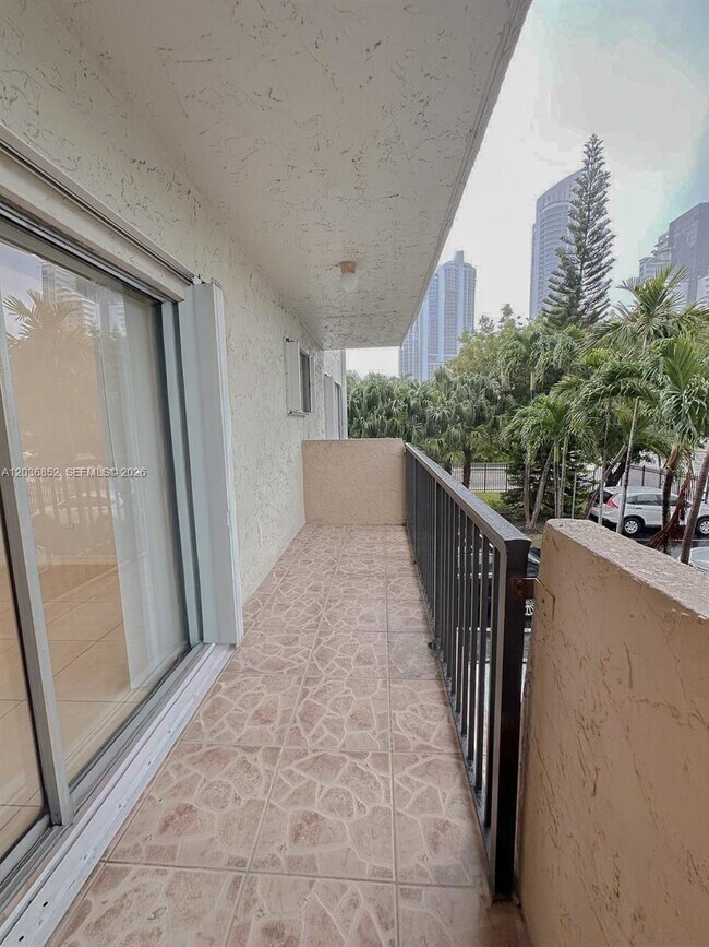 Building Photo - 250 181 Dr