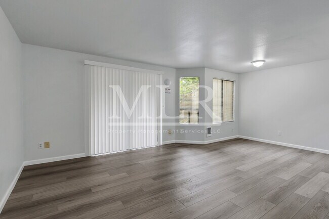 Building Photo - 1700 Lake Park Dr SW